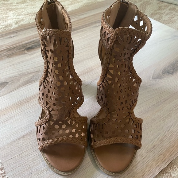 Peep toe cut out heels by Report - Picture 4 of 6